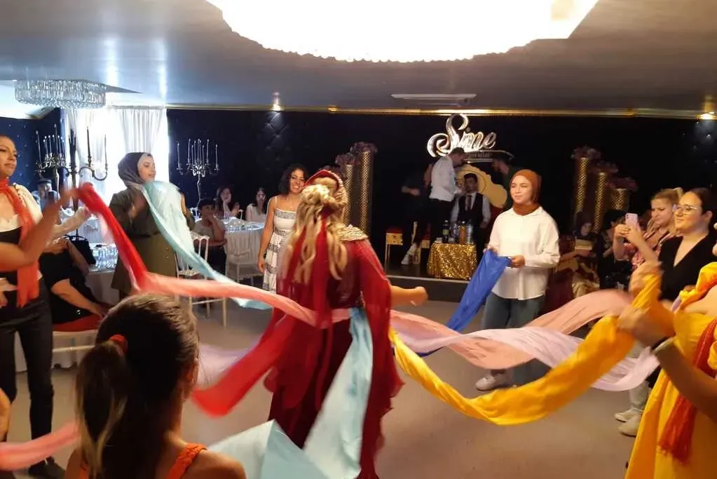 Eğlence ve Kültür: Tiyatro, Müzik ve Sergi Etkinlikleri