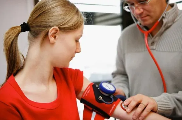 Gençlerde Hipertansiyon: Tehlikeleri ve Çözüm Yolları