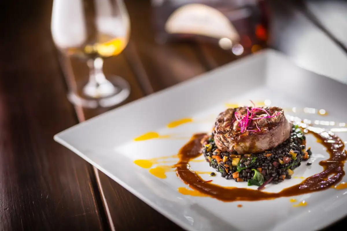 Masa Bulmanın Neredeyse İmkansız Olduğu 3 Michelin Yıldızlı Restoranlar ve İmza Tabakları