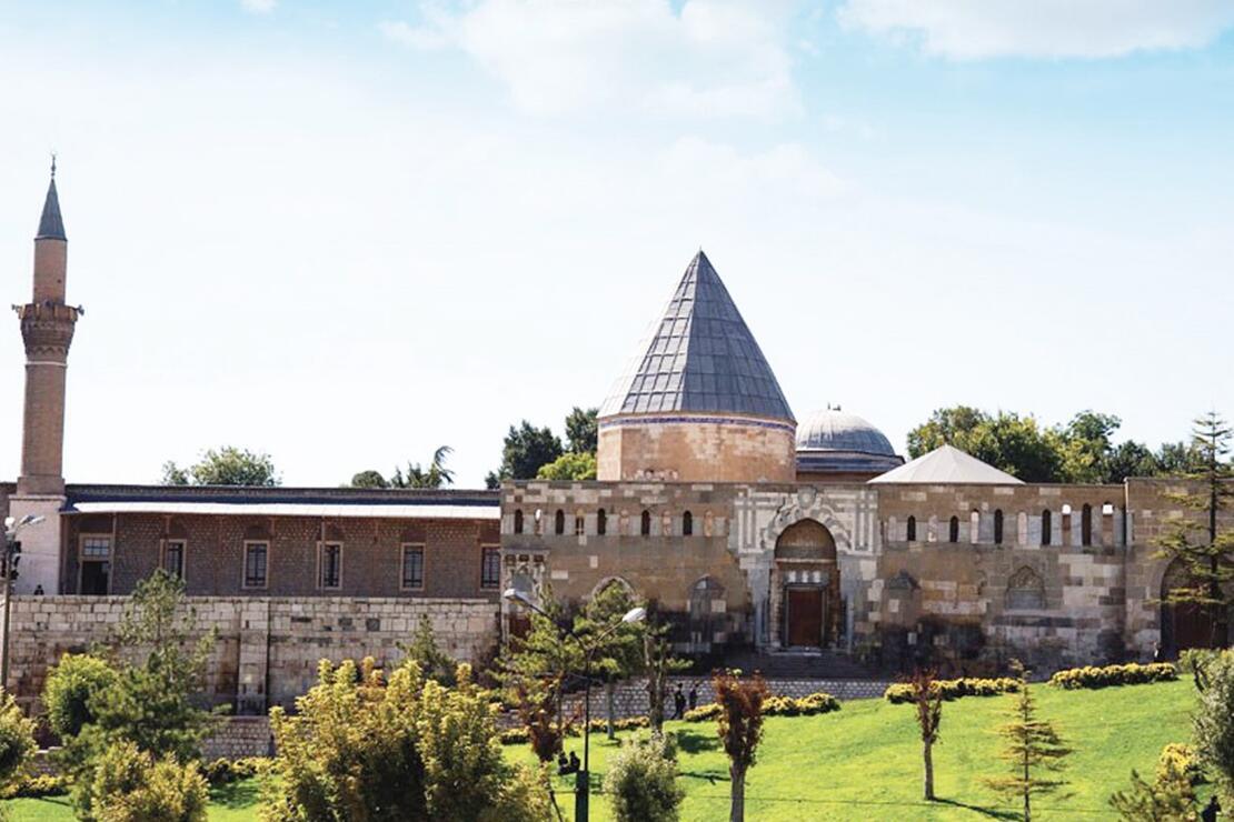 Kültürel Zenginlikleri Keşfetmek İçin Seyahat Rotaları