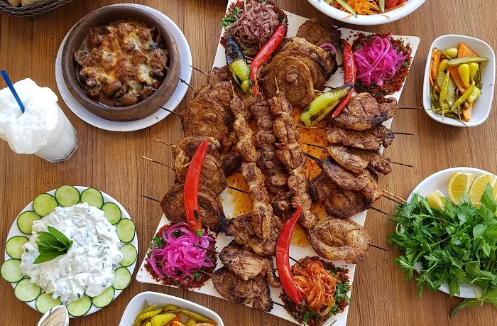 Gastronomi Turları: Türkiye’de Lezzet Keşfi İçin En İyi Seyahat Rotaları