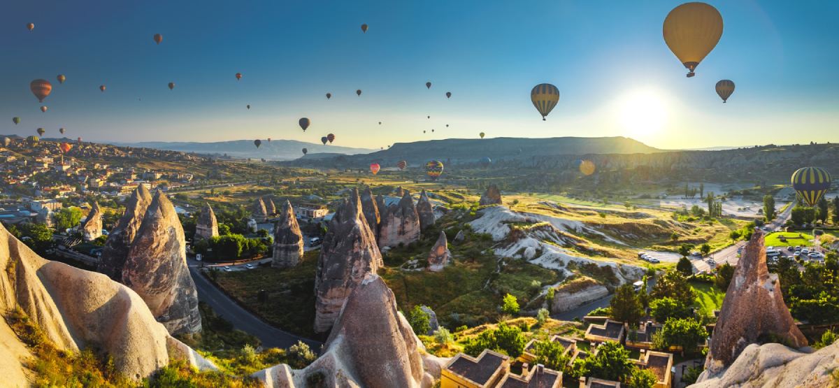 Kapadokya’da Gün Batımı Balon Turları Büyük İlgi Görüyor