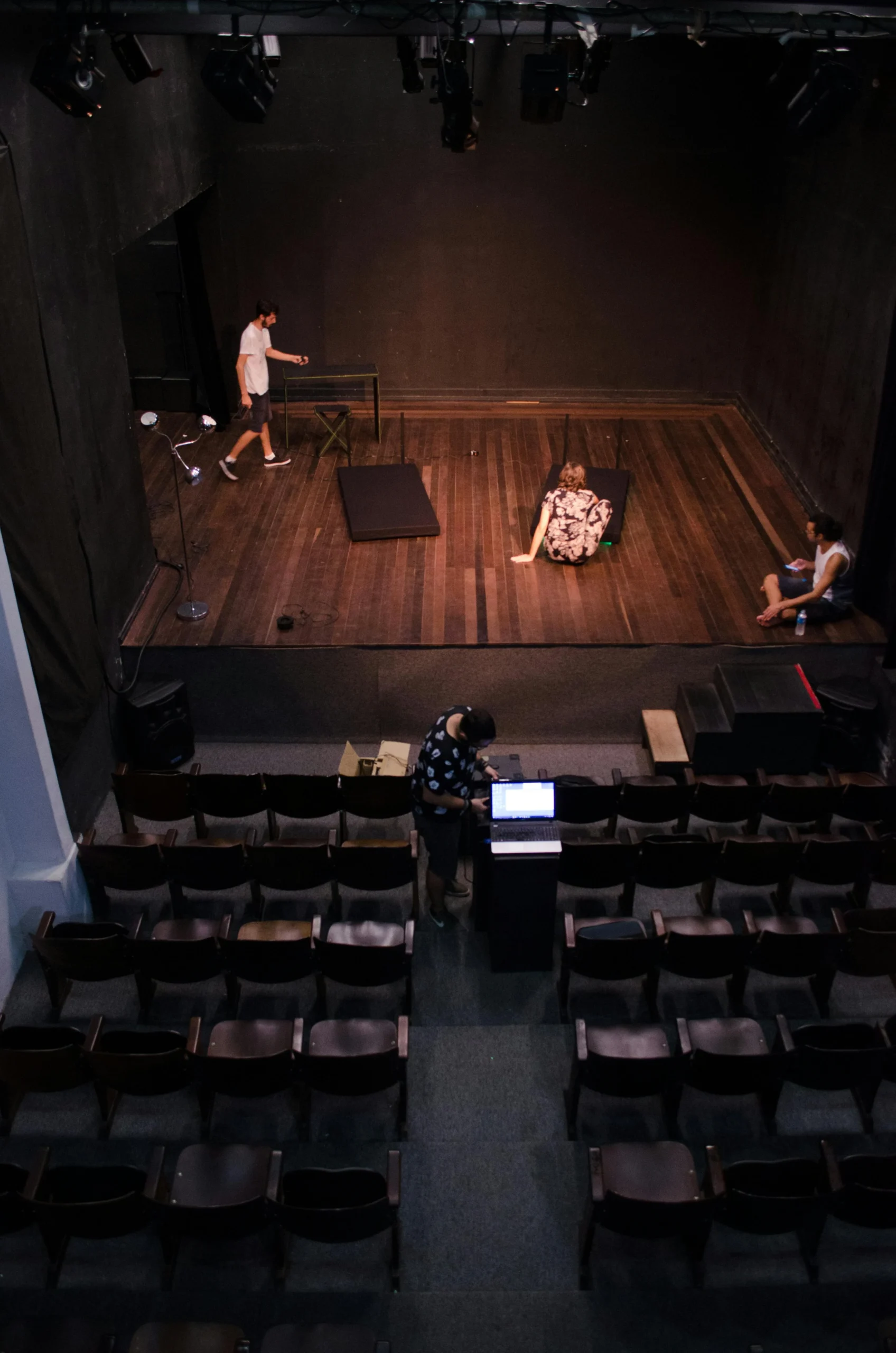 Performans Sanatları: Tiyatro, Dans ve Opera Üzerine