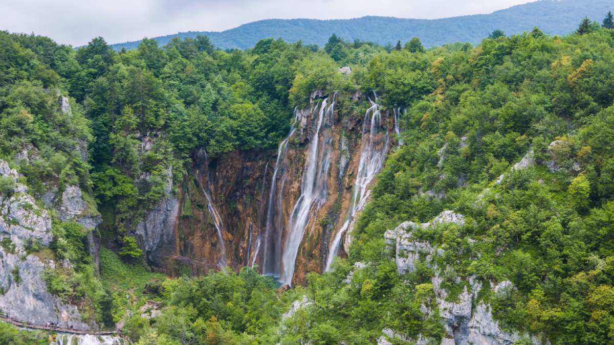 Antalya’nın Gizli Şelaleleri Turistleri Büyülüyor