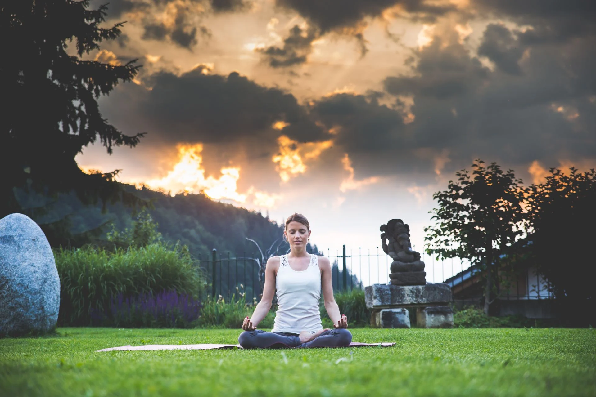 Meditasyon ve Yoga: Ruhsal ve Bedensel Dengeyi Sağlamak