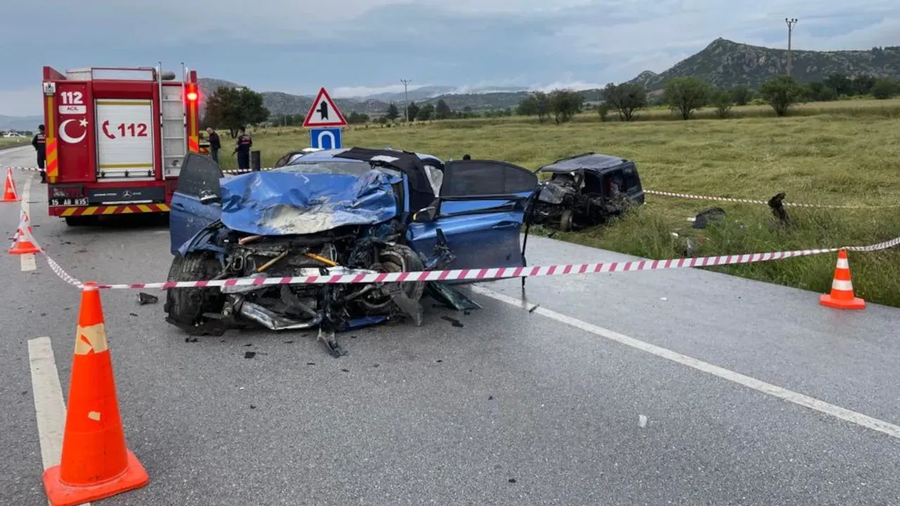Burdur Otomobil TIR Kazası: Dört Yaralı