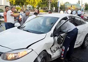 Alkollü Sürücü Kazası: 5 Araca Çarptı ve Yaralandı