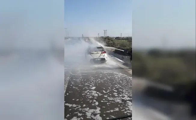 Tarsus’ta otomobil yangını: Olay yerinde neler oldu?