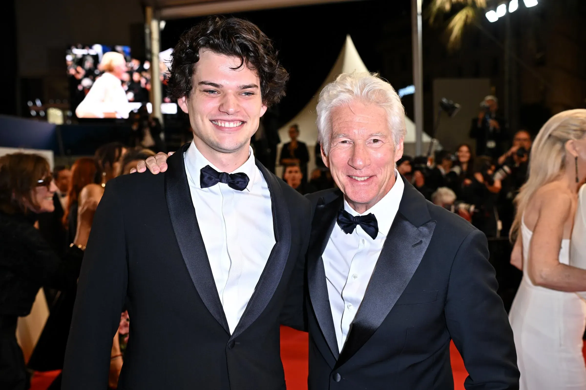 Richard Gere Filistin Destanı: Derviş'in Şiirini Okudu
