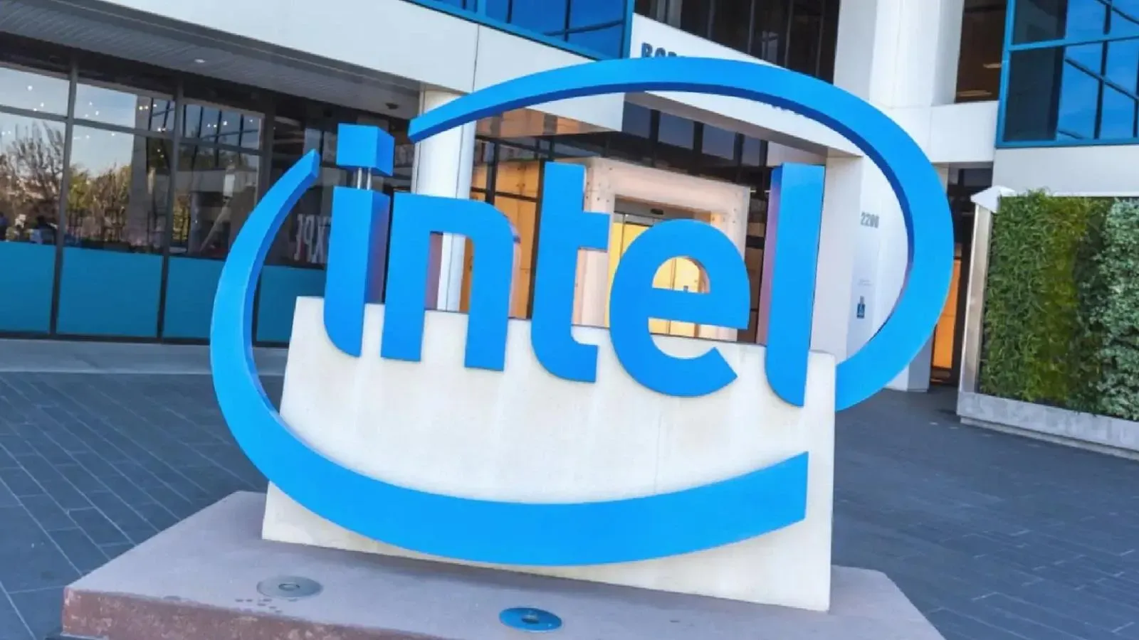 Intel işten çıkarma kararıyla çip pazarında yol alıyor