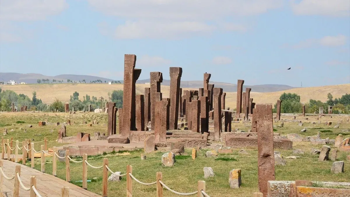 Ahlat Selçuklu Meydan Mezarlığı'na Bayramda İlgi
