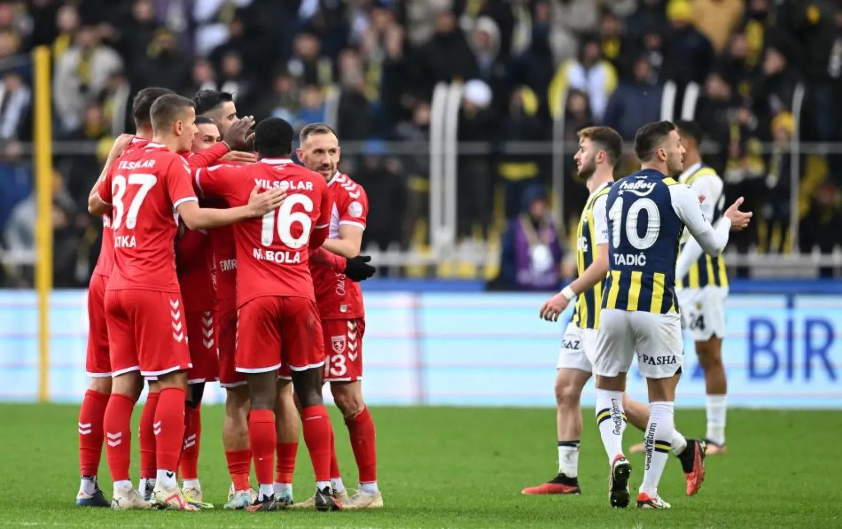 Spor Yorumları: Heyecan Verici Maç Analizleri ve Tartışmalar