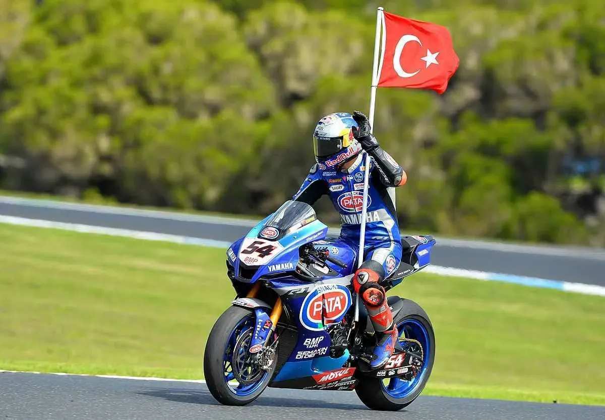 Toprak Razgatlıoğlu, Superbike Macaristan Yarışını Kazandı