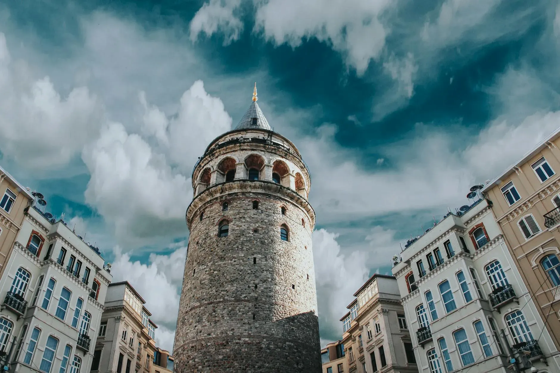 Şehir Şehri Keşfet: 48 Saatlik Geleneksel ve Modern Rotalar