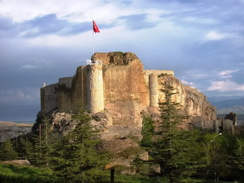 Harput Kalesi'nde Kazı ve Restorasyon Çalışmaları Başladı