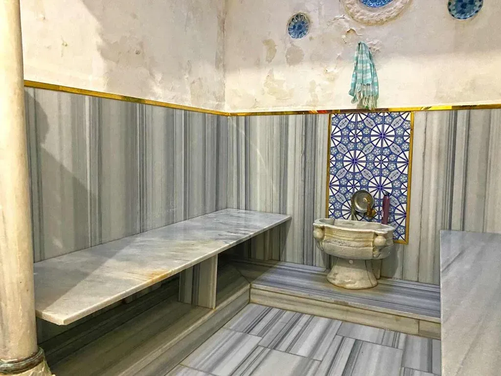 Turkish Bath Exfoliation: Mitts, Scrubs, and Benefits