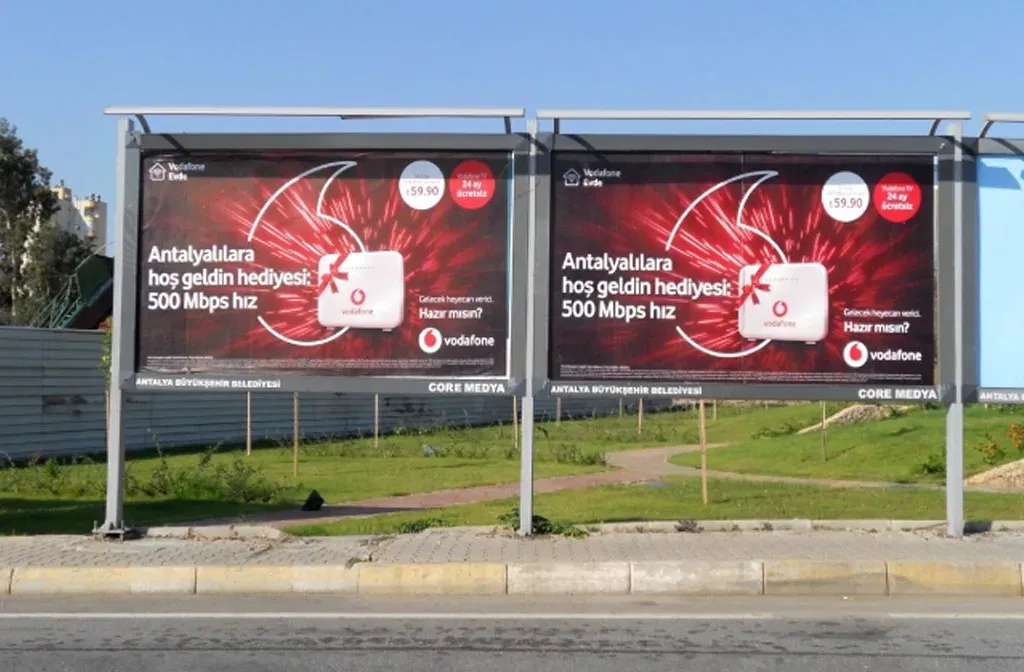 Antalya reklam tabela tasarımı Renk tipografiyle okunabilirlik