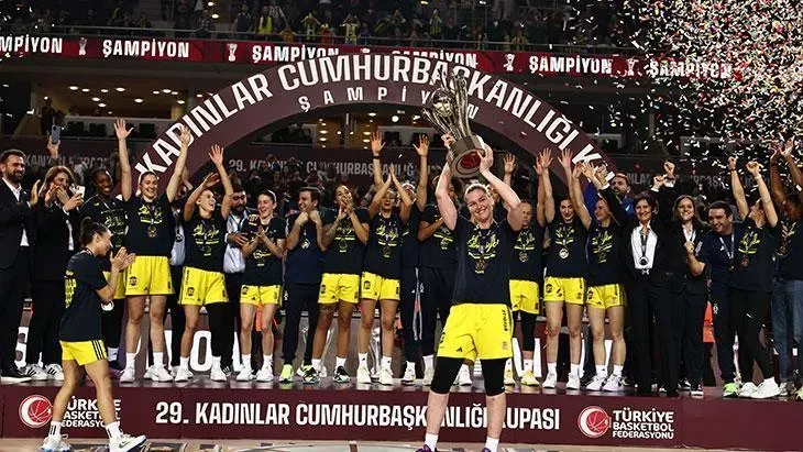 Fenerbahçe Opet Şampiyonluk İçin Sahada!