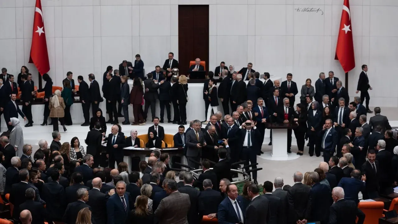 Gündem Son Dakika 2025: En Güncel Haberler ve Yorumlar
