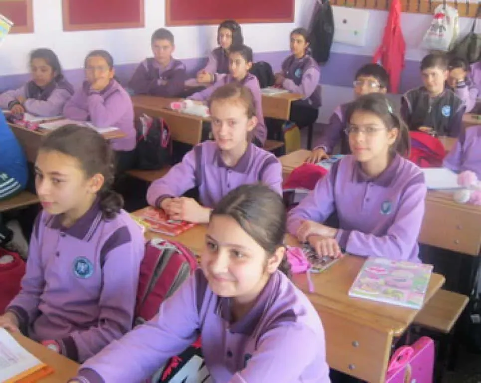 Öğretmen-Öğrenci Etkileşimi Aktiviteler ile Sınıf Rehberi