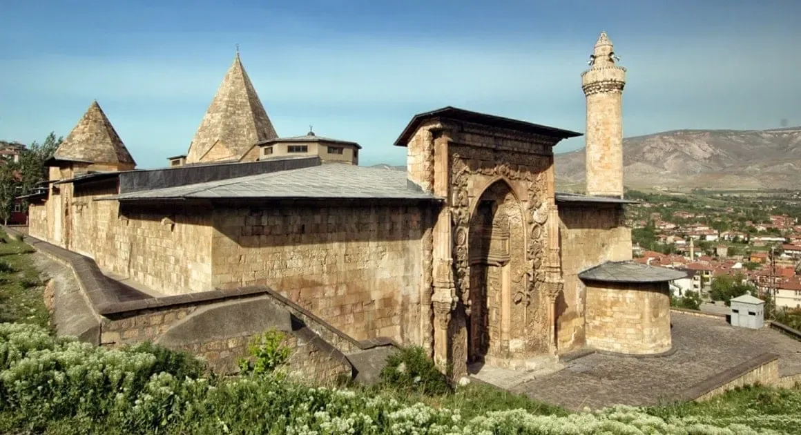 Divriği Ulu Camisi: Tarihi Ziyaretçi Akını Başladı