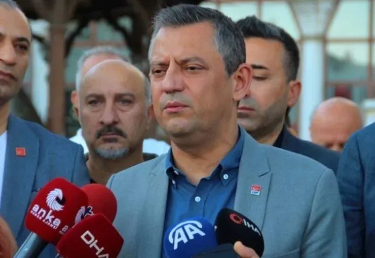 Özgür Özel Saldırı: AKM Çıkışında Yaşananlar