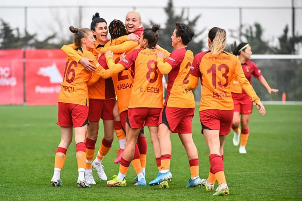 Galatasaray Kadın Futbol Takımı 18 Oyuncu ile Vedalaştı