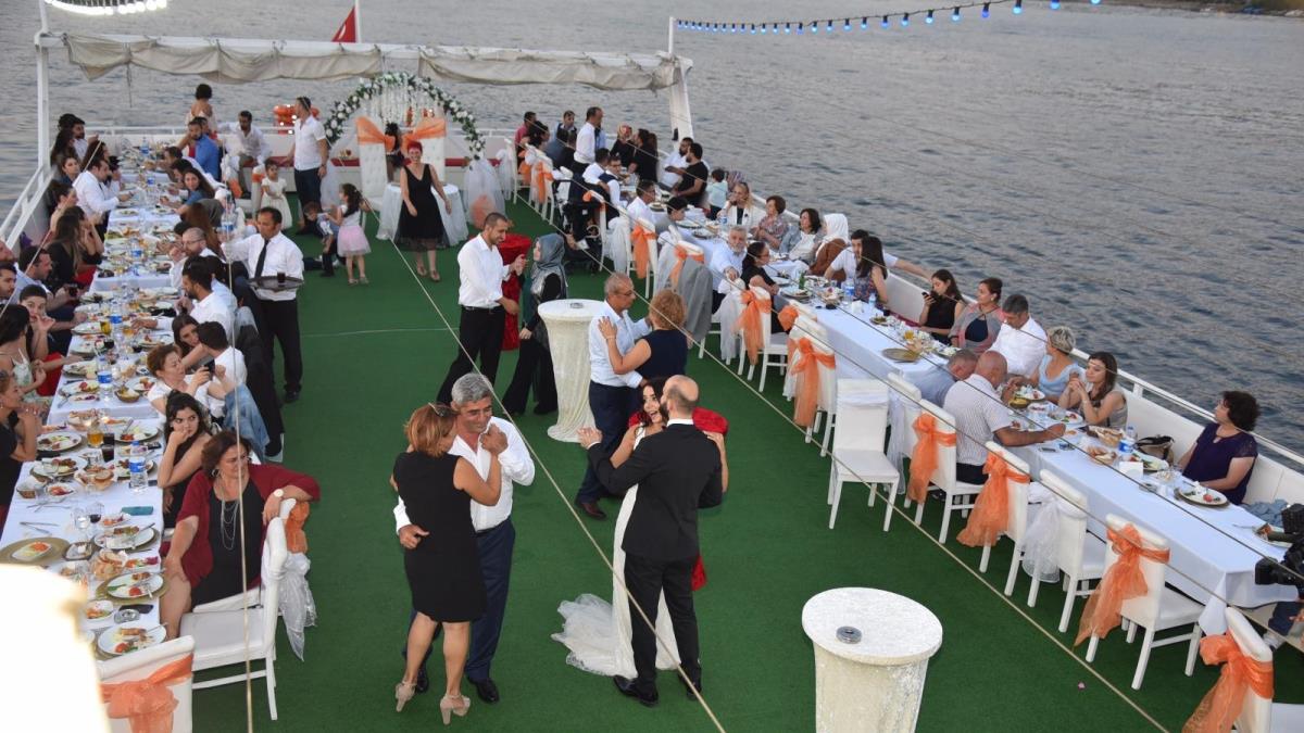 Boğaz’da Nikâh, Ege’de Balayı: Düğün ve Balayı Birleştiren Yeni Tekne Paketleri İlgi Görüyor
