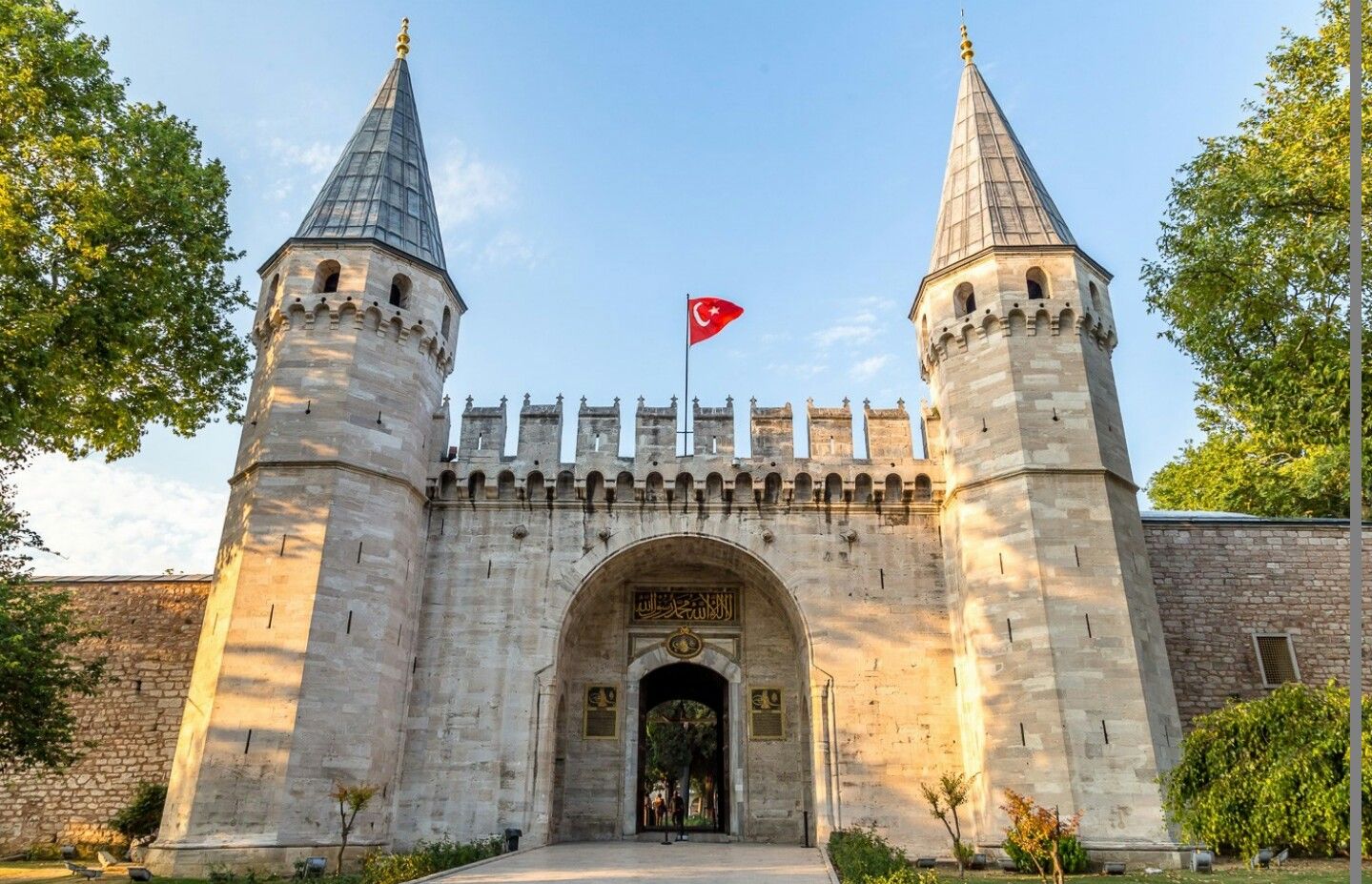 Topkapı Sarayı'nda Yeni Sergi: Tarihi Eserler Gün Yüzünde