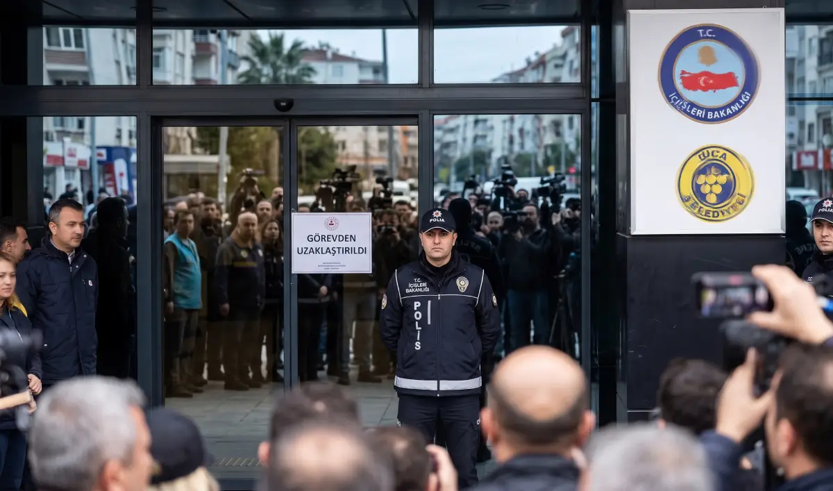 Buca Belediye Başkanı Görkem Duman Görevden Uzaklaştırıldı