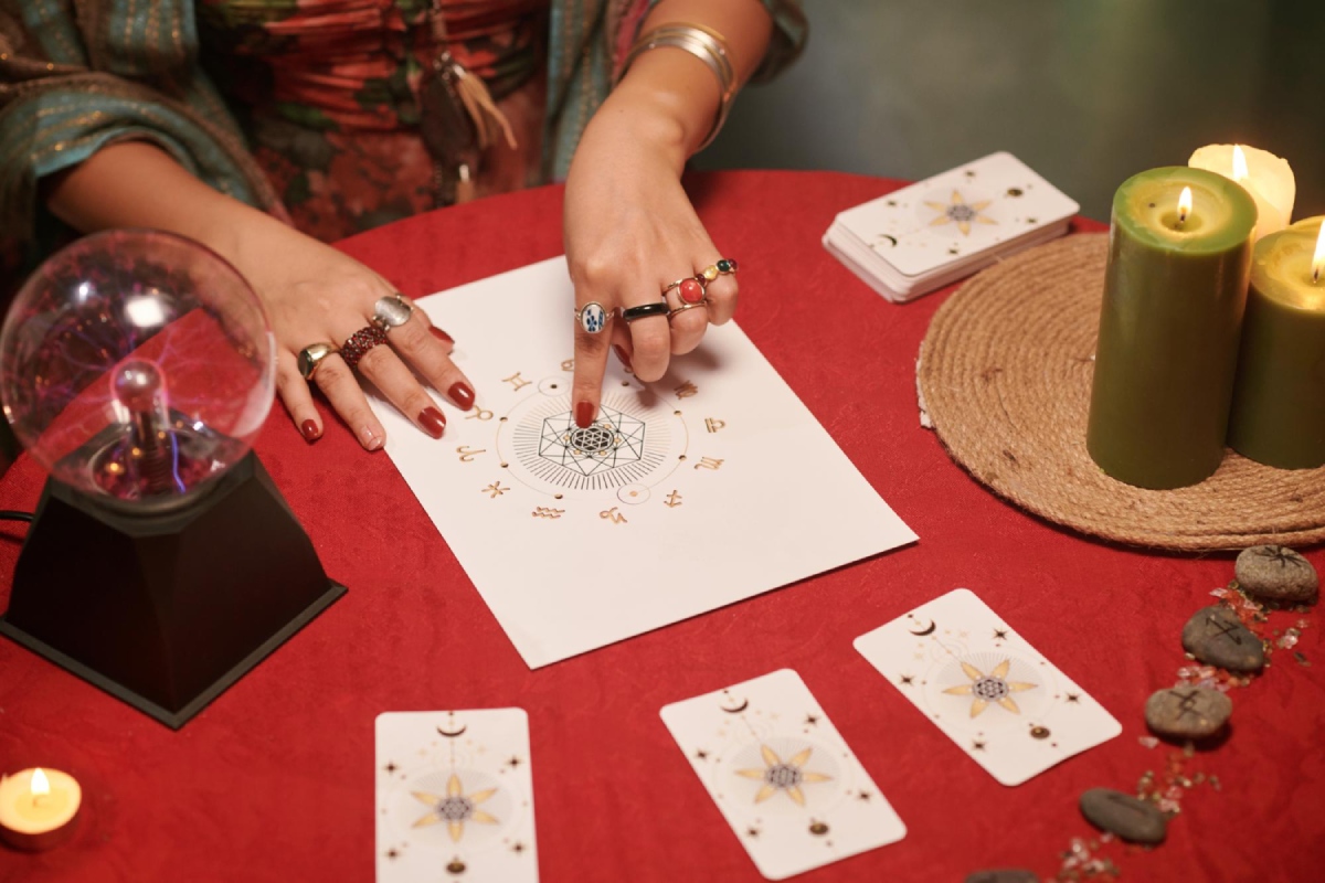 Eskişehir Tarot: Ruhsal Dengeye Yolculuk