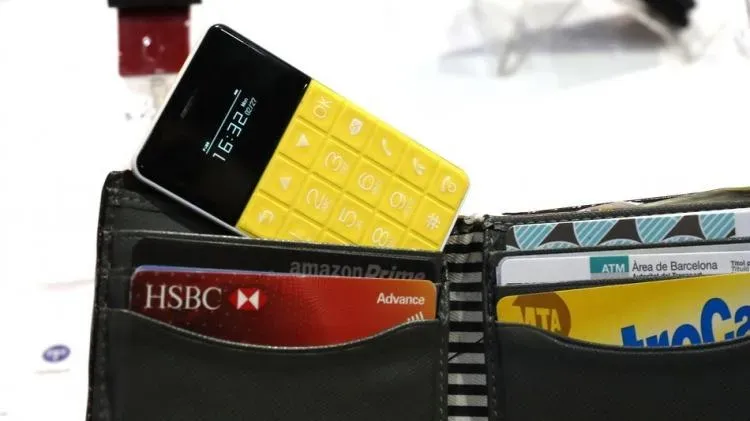 Kredi Kartı Boyutunda Akıllı Telefon İncelemesi