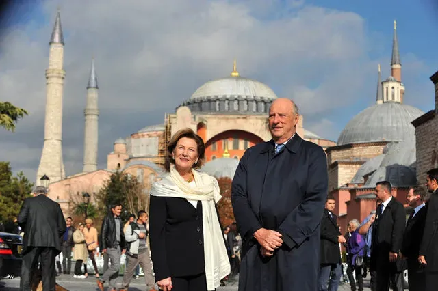 Norveç Kraliçesi Solunum Problemi Hastaneye Kaldırıldı