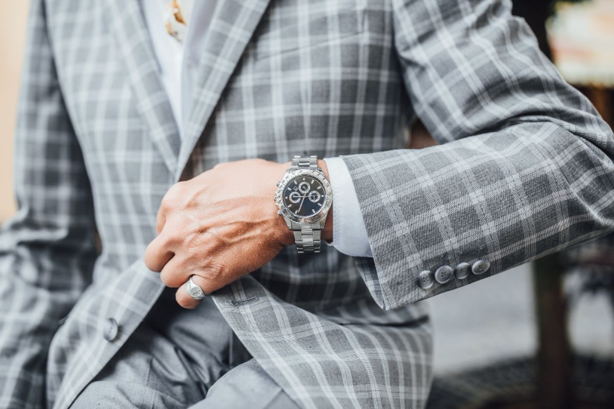 Takım Elbise İle Rolex Saat Uyumu