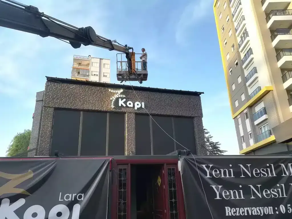 Antalya reklam tabela renk seçimi ve okunabilirlik ipuçları