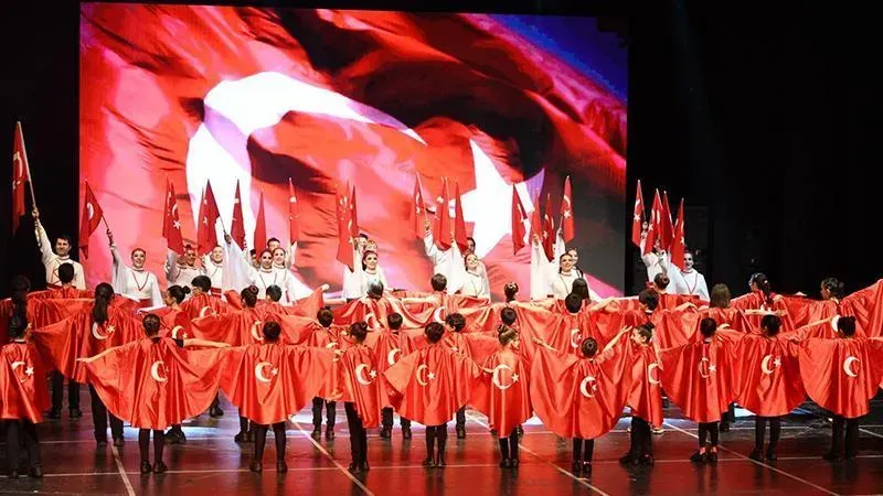 Türk Edebiyatı ve Sahne Sanatları: Öne Çıkan İsimler