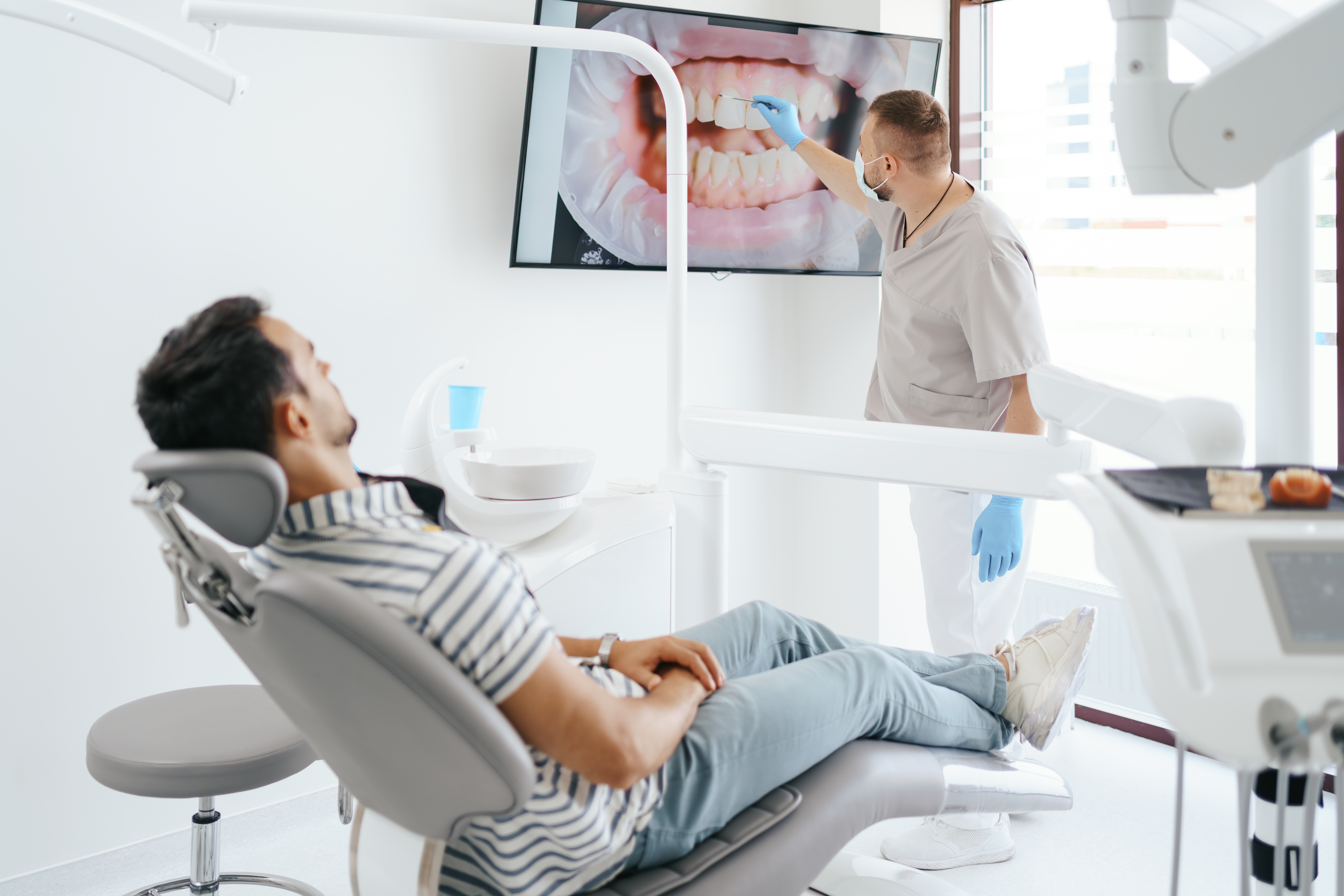 Bodrum Diş Kliniği ile Tam Ağız Restorasyonu ve Gülüş Mimarisi