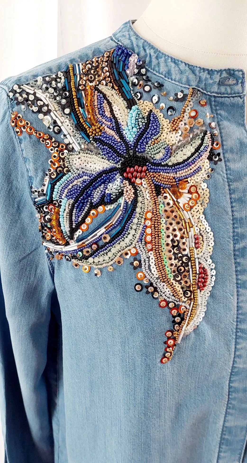 Embroidered design on clothes: Seasonal patterns to try