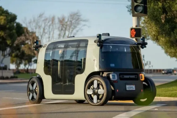 Robotaksi ile Tesla’nın Sürücüsüz Taksi Deneyimi