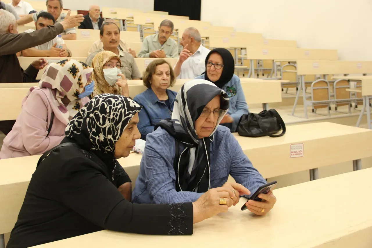 60+ Tazelenme Üniversitesi: Yaşlılar İçin Yeni Eğitim Fırsatları