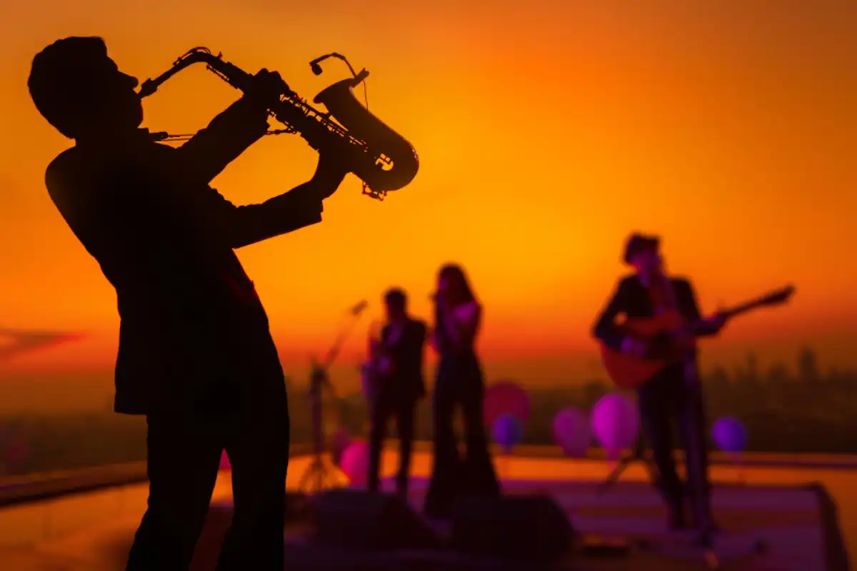 Çatı Katı Caz Geceleri: Şehir Manzaralı Akustik