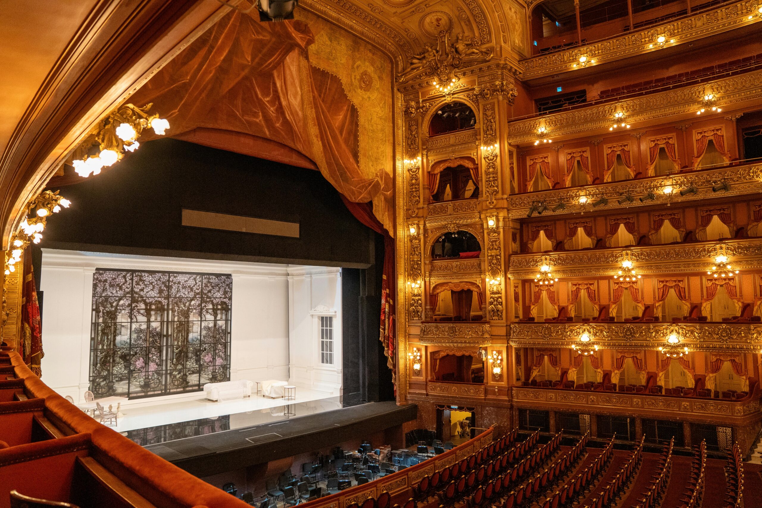 Seçkin Opera Davetleri: Tarihi Saraylarda Sanatın En Saf Hali
