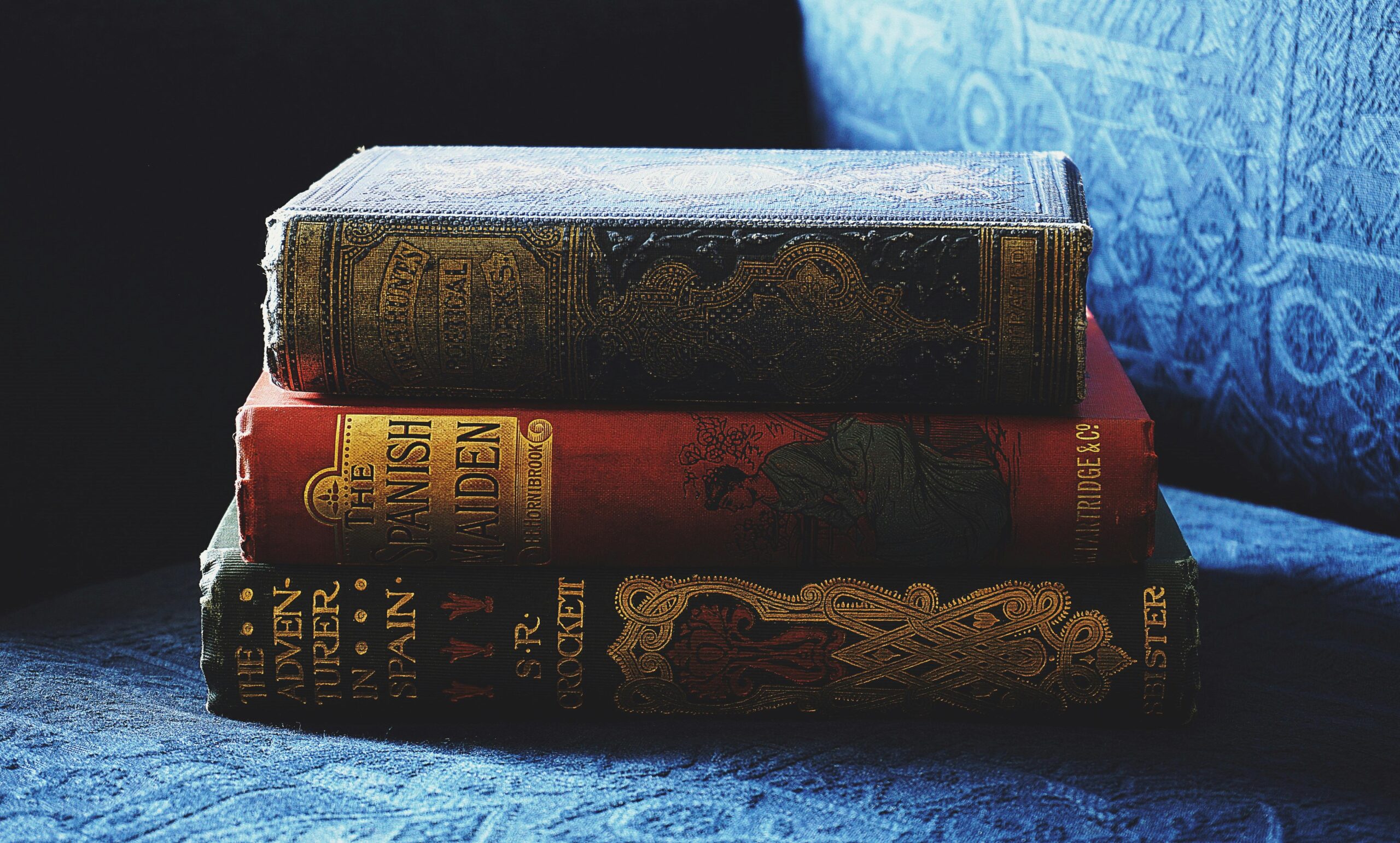Zamanın Mürekkep İzi: Nadir Kitap Koleksiyonculuğu ve Kütüphane Küratörlüğü